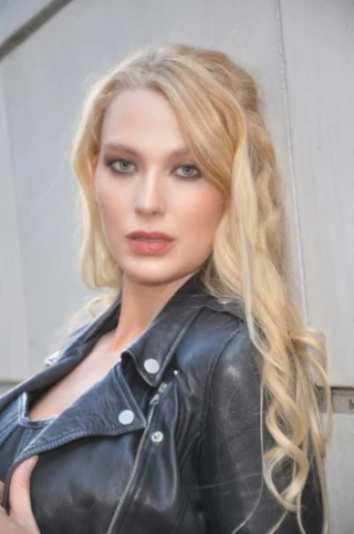 Holly Zuelle