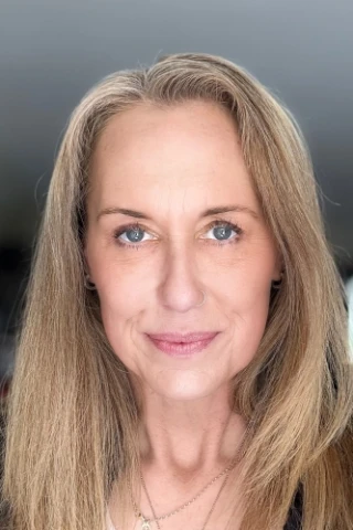Lorna Leslie