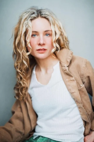 Lizzy DeClement