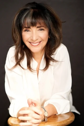 Lesly Kahn
