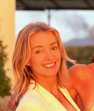 Suzanne Warren