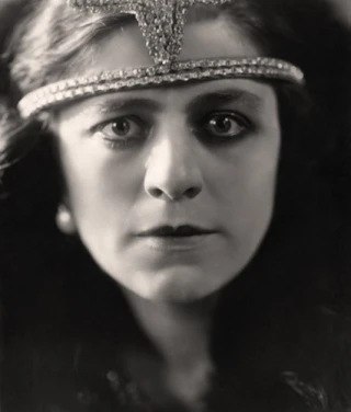 Valeska Suratt