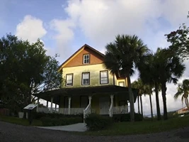 Riddle House/Pioneer Saloon
