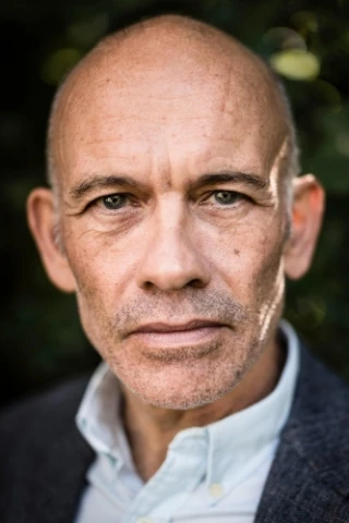 Andrew P Stephen