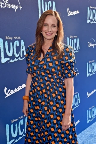 Andrea Warren