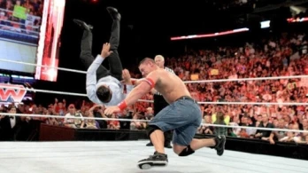 Cena fends off Del Rio