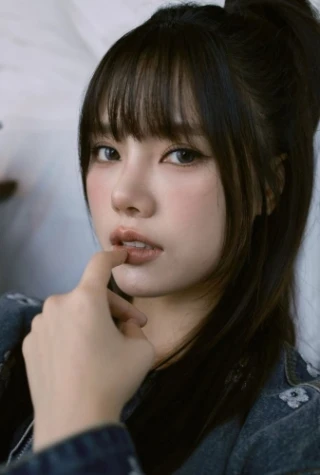 Praewa Suthamphong