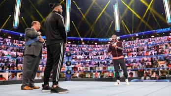 Roman Reigns brawls with Rey & Dominik Mysterio