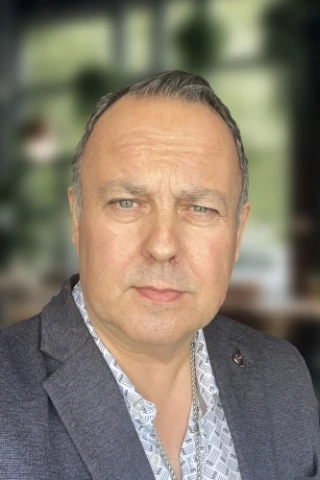 John MacNeil
