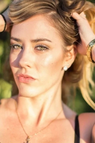 Amber Saxon