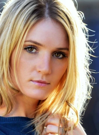 Lindsay Hanzl