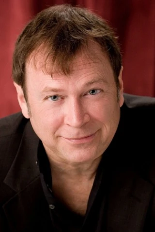 Lawrence MacGowan