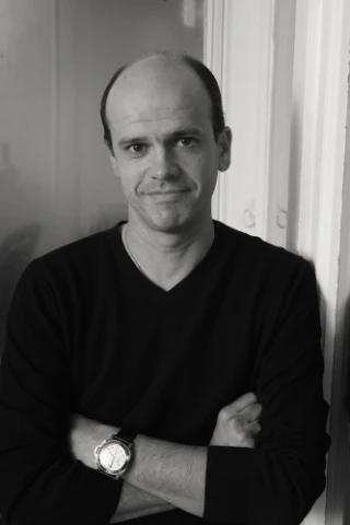 Robert Fernandez