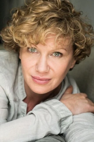 Anna Holmes