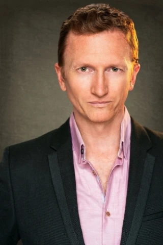 Maz Nieviarovski