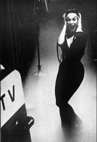 Dig Me Later, Vampira