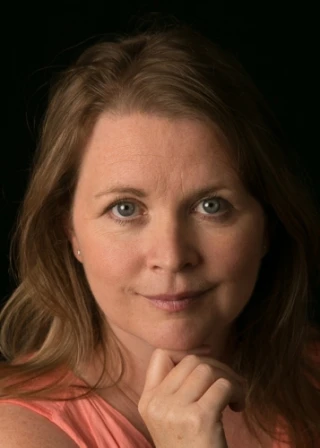 Lesley Mackay Hunter