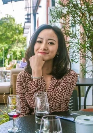 Yixin Zeng