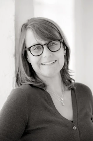 Lucinda Syson