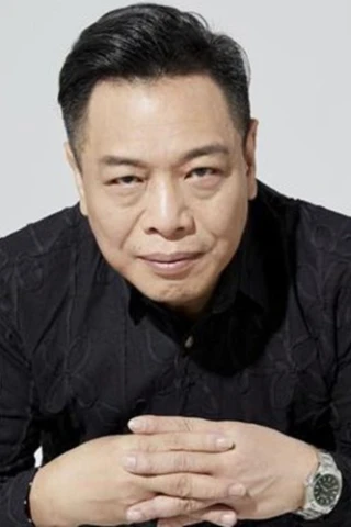 Kin-Yan Lee