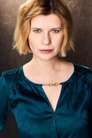 Izabella Wolfe
