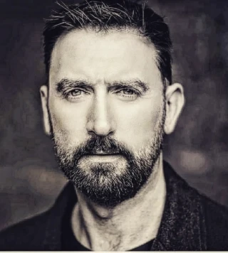 Dez McMahon