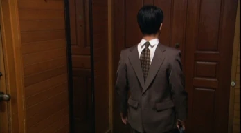 Sebiro-gaeshi (The Backward Suit)