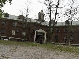 Rolling Hills Asylum & Overland Hotel