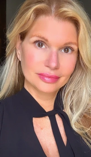Deanna Dylan