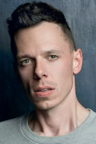Lee Comley