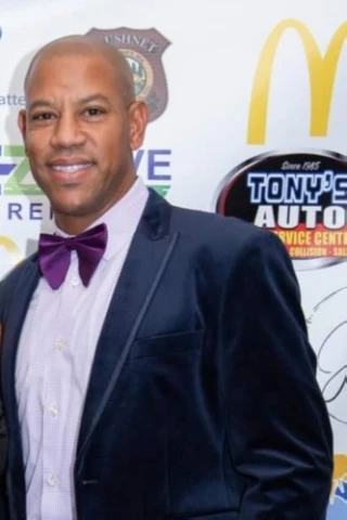 Shane T Harris