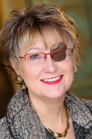 Suzanne Lyons