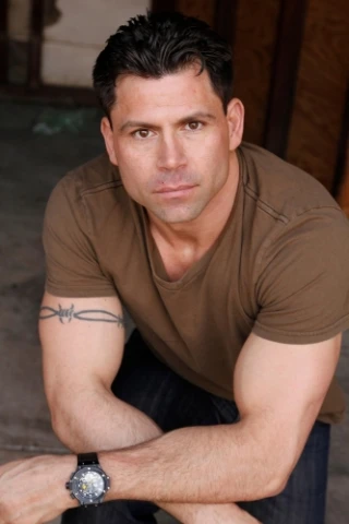 Renzo Lewis