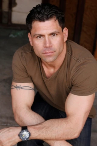 Renzo Lewis